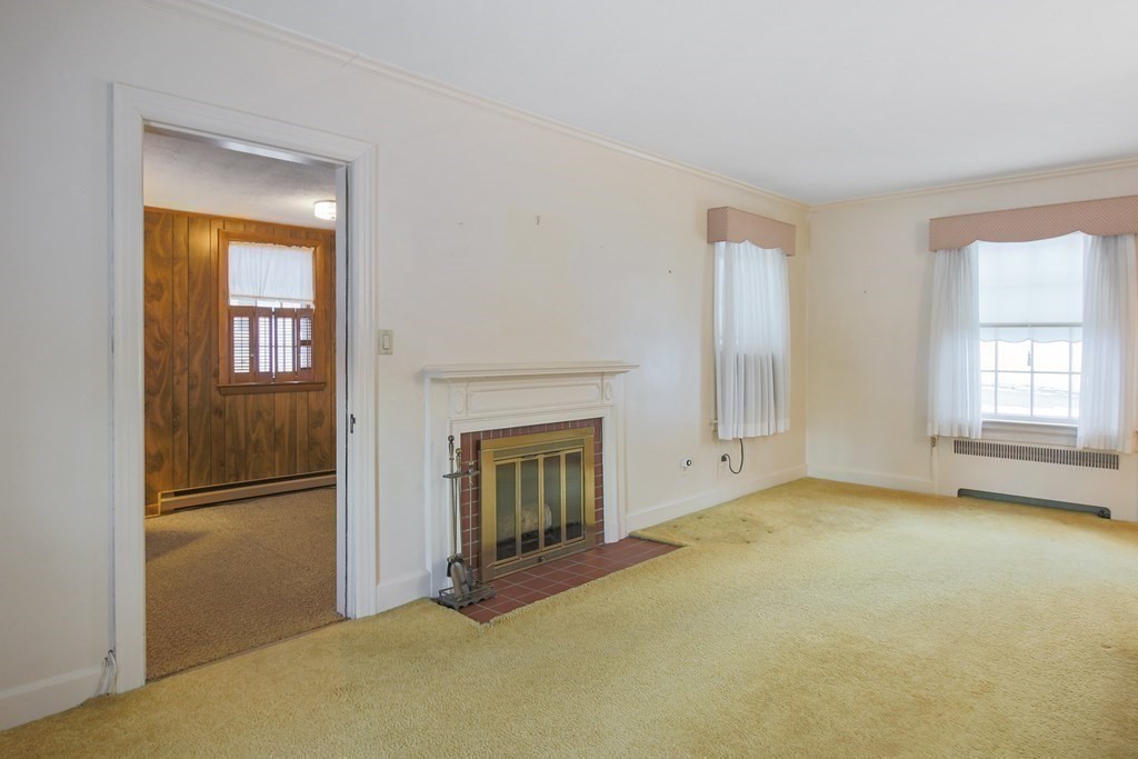 27 St Elmo Road Worcester, MA 01602 - Photo 8 of 34