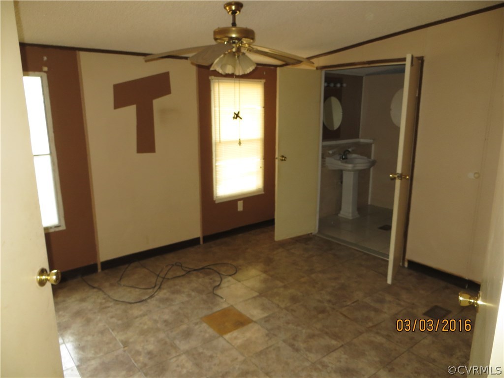 1186 Cheaneys Bridge Road Dunnsville, VA 22454 - Photo 4 of 11 Gallery Image 4