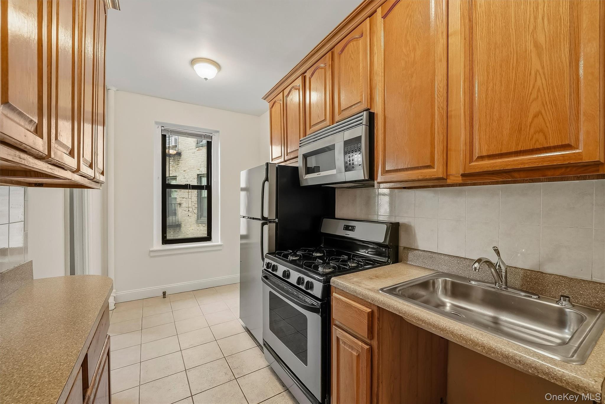 43 Calton Road, Unit 3D New Rochelle, NY 10804 - Photo 9 of 25 Gallery Image 9