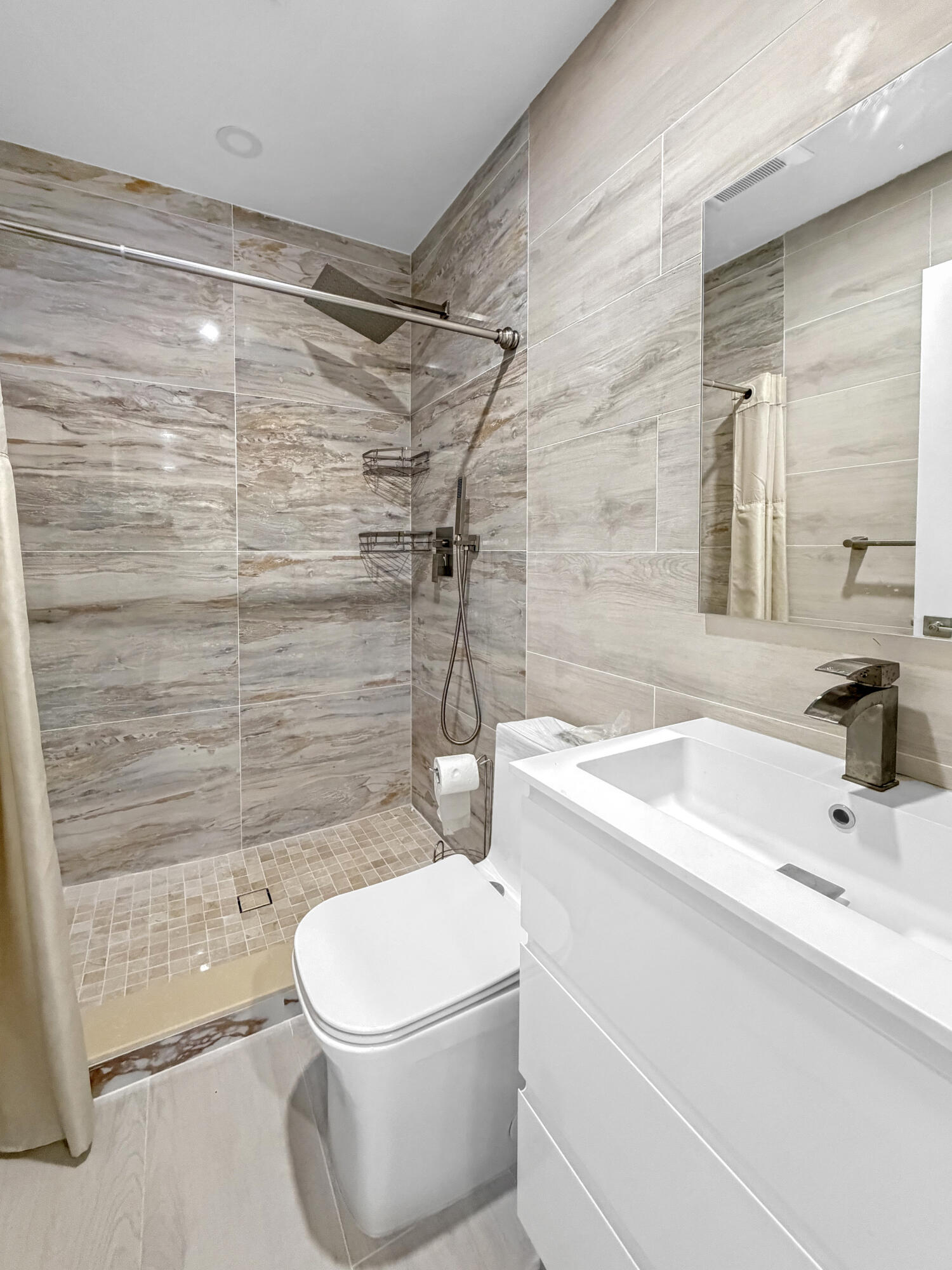 203 Antigua Road Tavernier, FL 33070 - Photo 12 of 19 2nd FL Hallway Bathroom