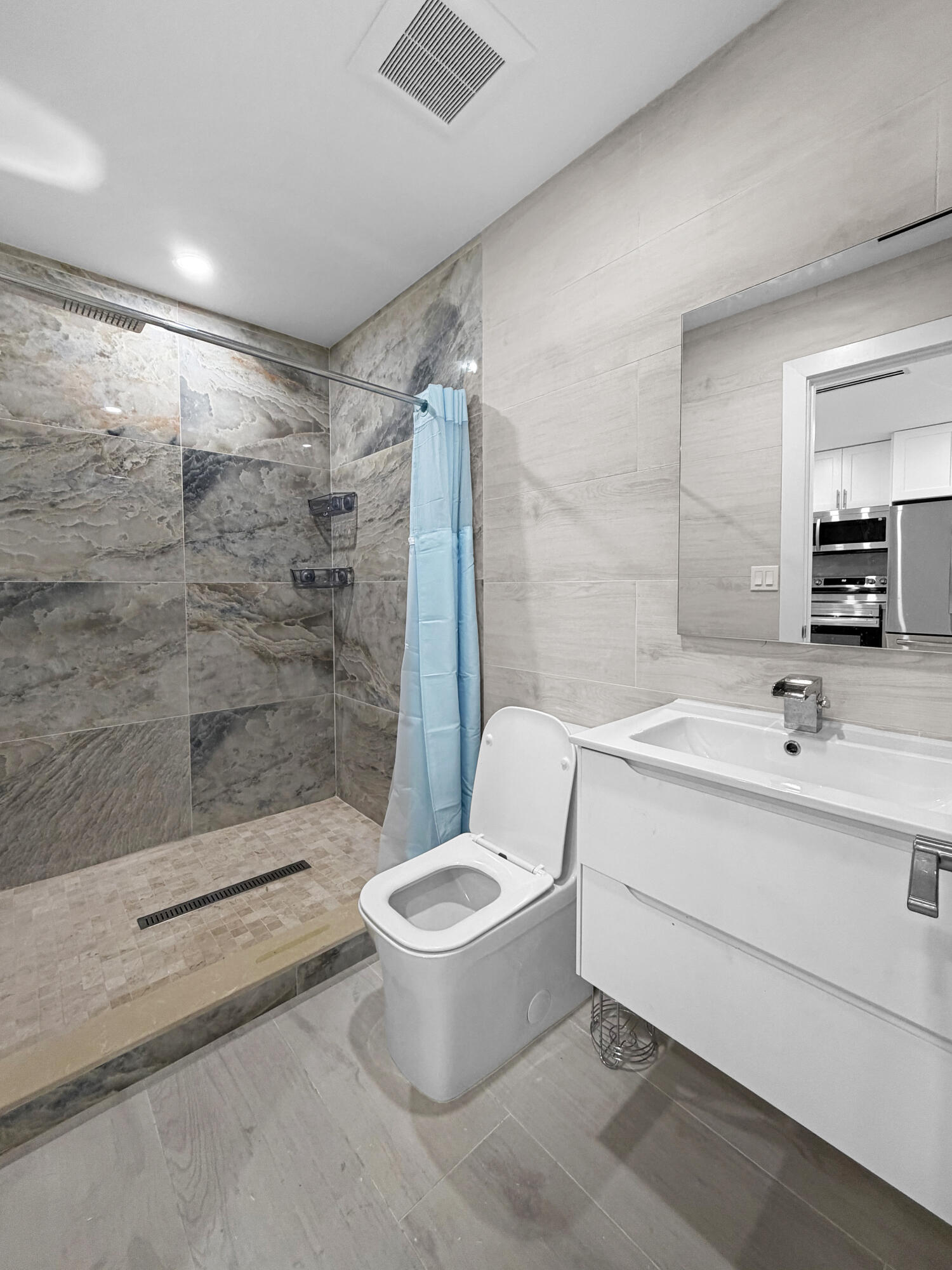 203 Antigua Road Tavernier, FL 33070 - Photo 8 of 19 1st FL Main Bathroom