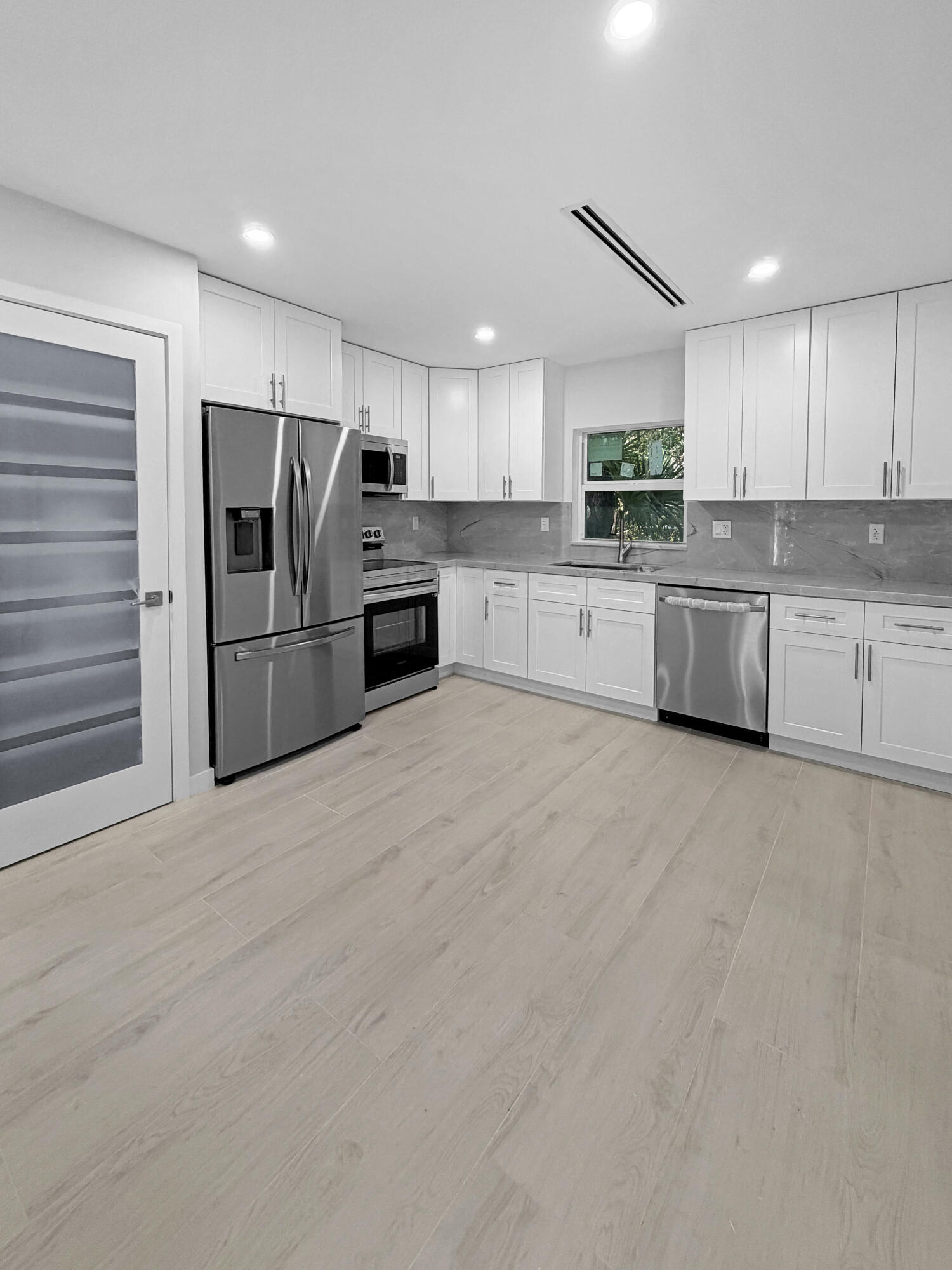 203 Antigua Road Tavernier, FL 33070 - Photo 9 of 19 General Kitchen