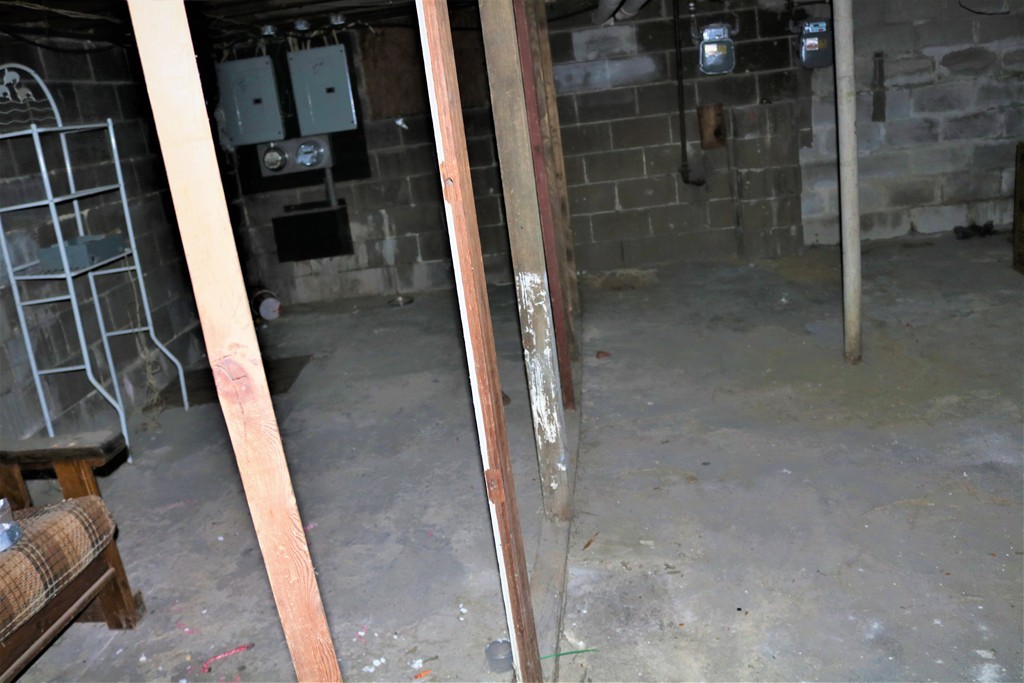 68-70 Appleton Street Springfield, MA 01108 - Photo 27 of 28 a view of entryway