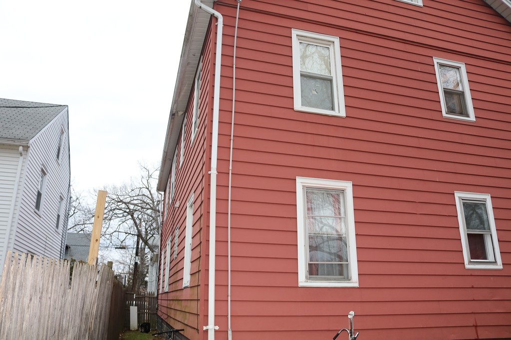 68-70 Appleton Street Springfield, MA 01108 - Photo 5 of 28 a front view of a building
