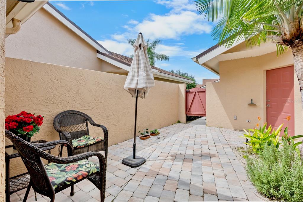 5607 Monte Rosso Road Sarasota, FL 34243 - Photo 5 of 30 Gallery Image 5