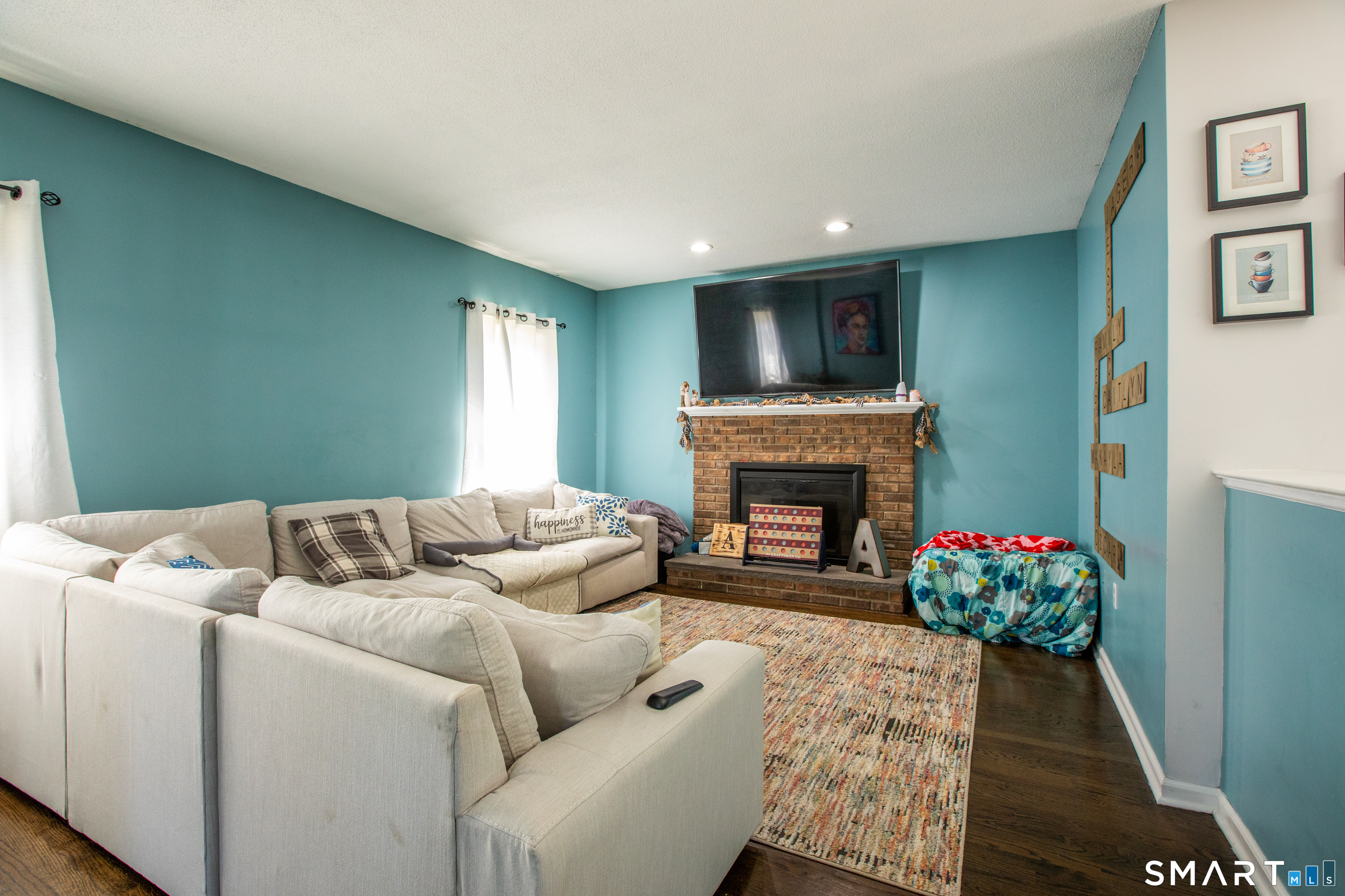 131 Ashley Road Bristol, CT 06010 - Photo 2 of 36