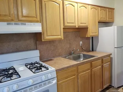 $899,000 | 138-19 Caney Lane | Rosedale