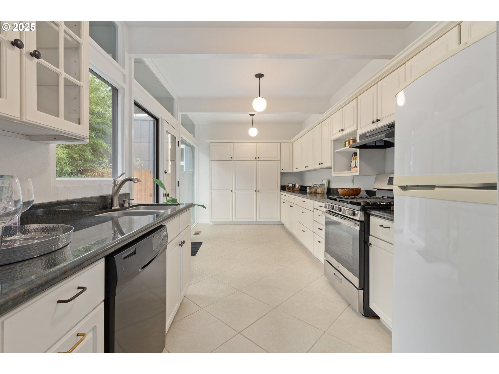 3820 Watkins Lane Eugene, OR 97405 - Photo 20 of 48 a kitchen with granite countertop a sink stainless steel appliances and cabinets