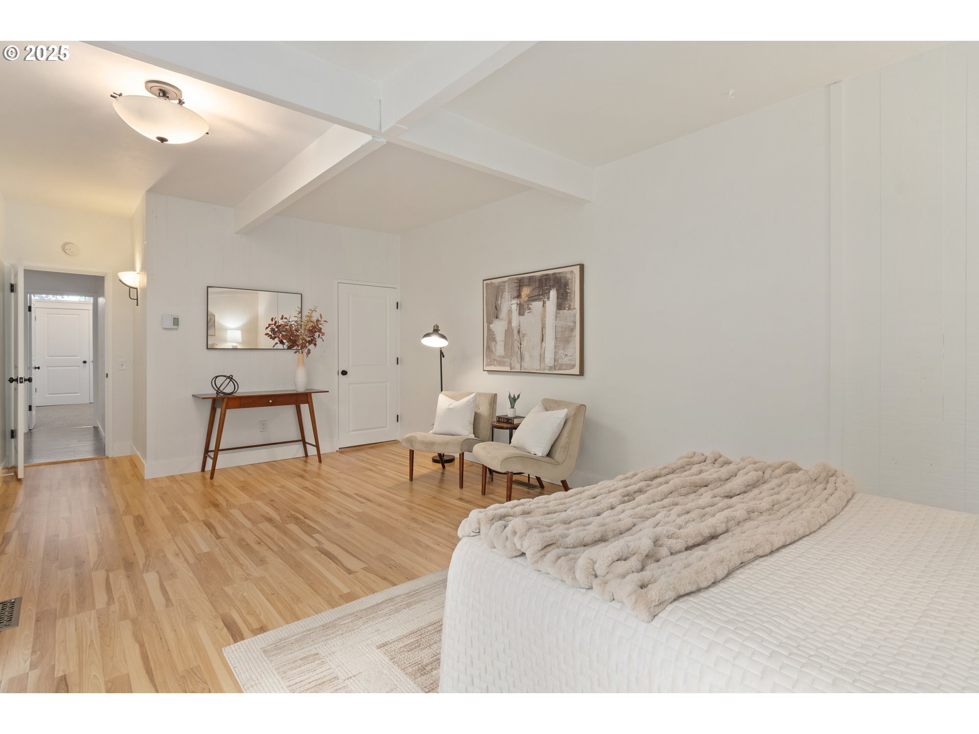 3820 Watkins Lane Eugene, OR 97405 - Photo 28 of 48 a living room with furniture and a table