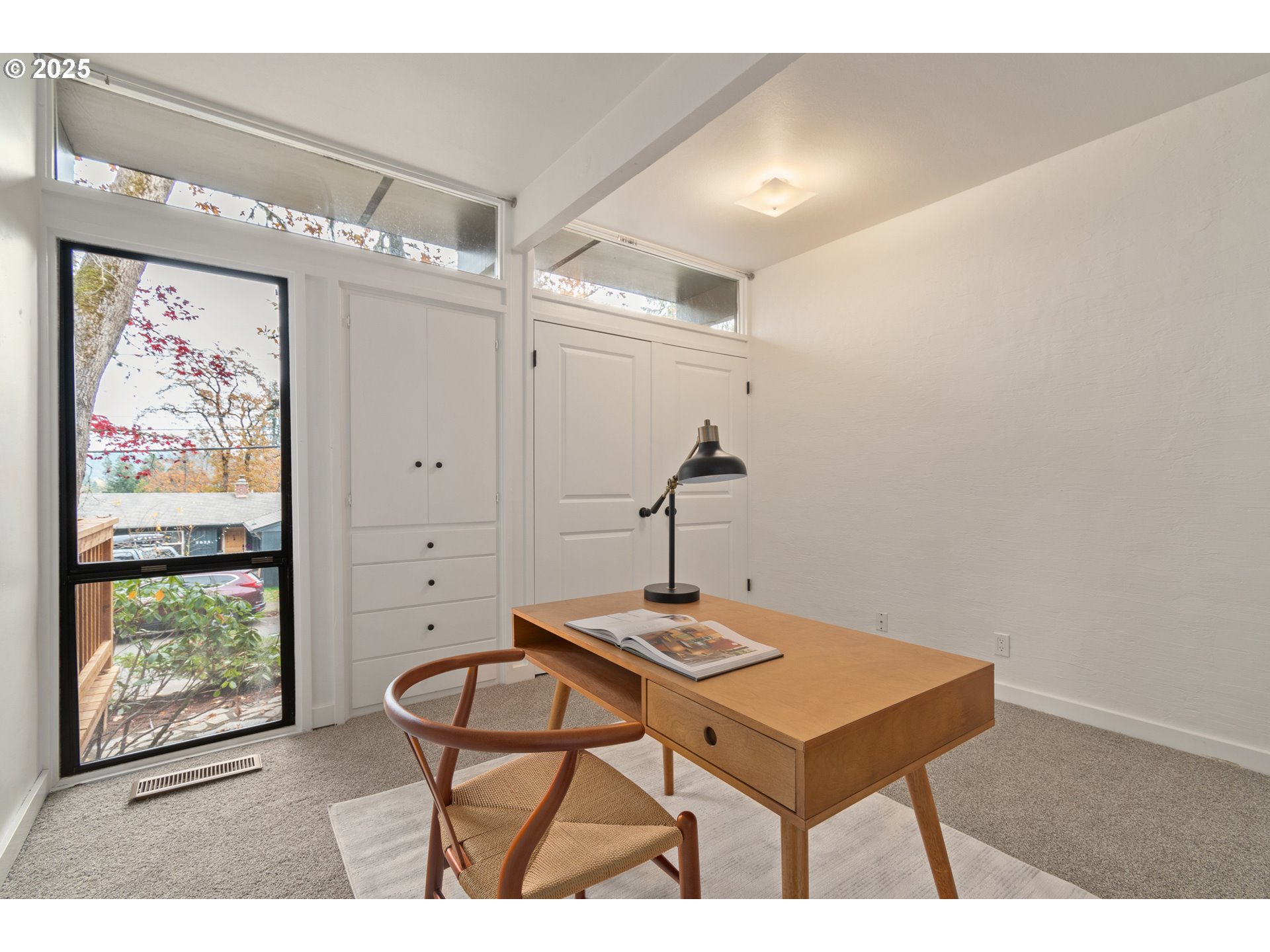 3820 Watkins Lane Eugene, OR 97405 - Photo 37 of 48 a house sitting area in a bathroom
