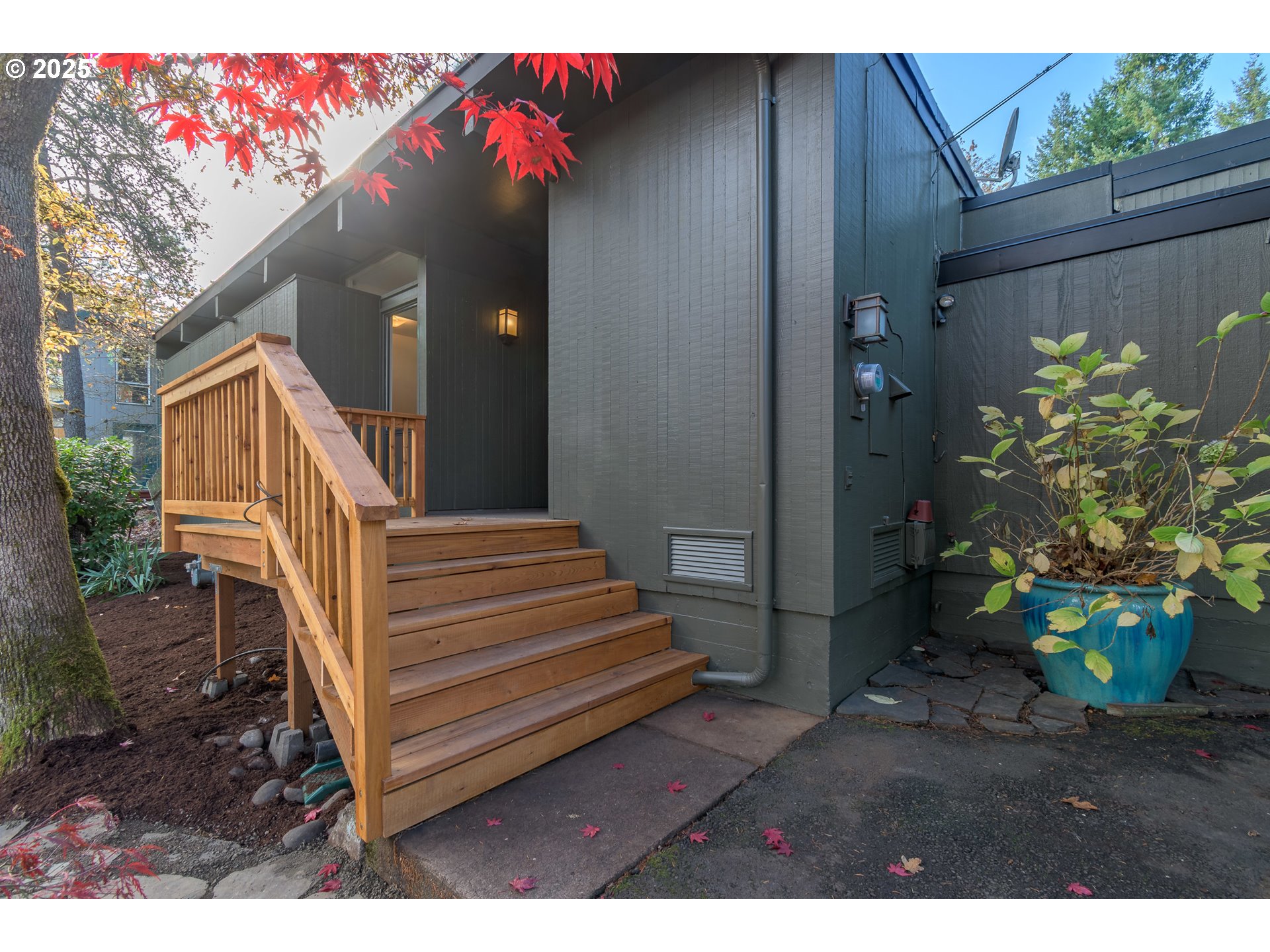 3820 Watkins Lane Eugene, OR 97405 - Photo 41 of 48 a view of entryway with flower pots