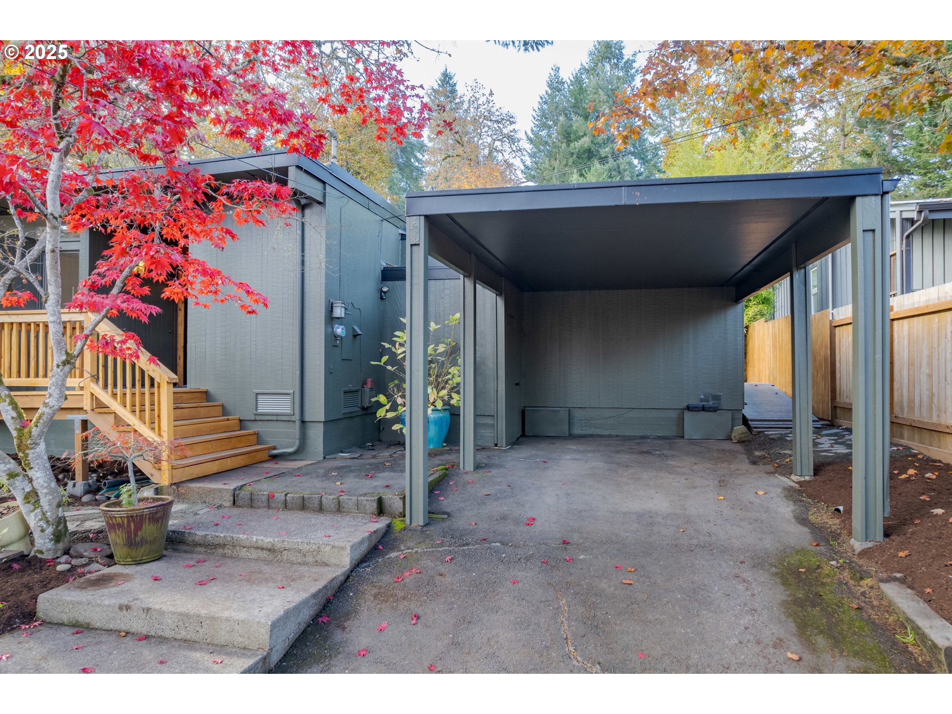 3820 Watkins Lane Eugene, OR 97405 - Photo 42 of 48 a backyard of a house with seating space