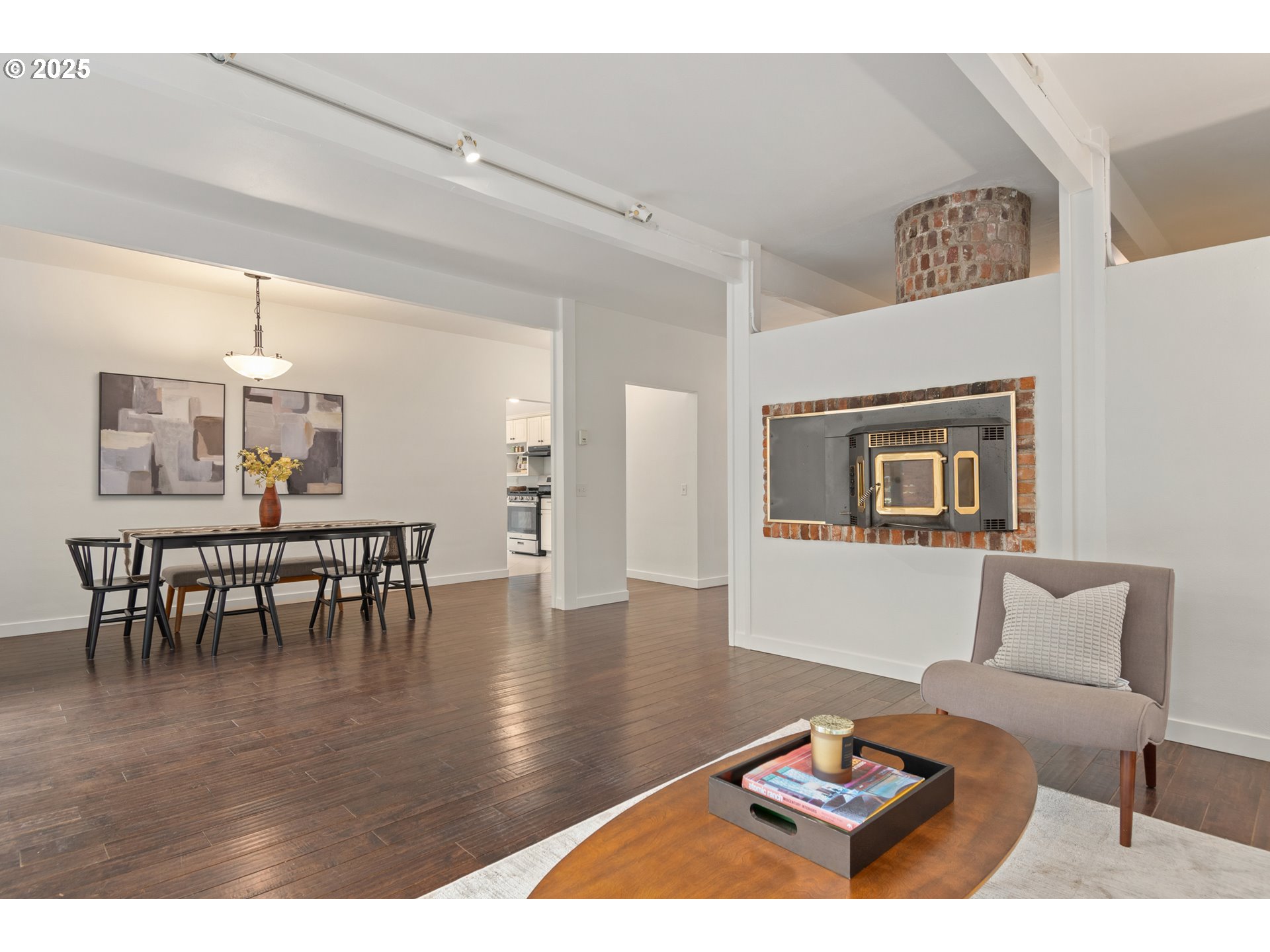 3820 Watkins Lane Eugene, OR 97405 - Photo 9 of 48 a living room with furniture and a table