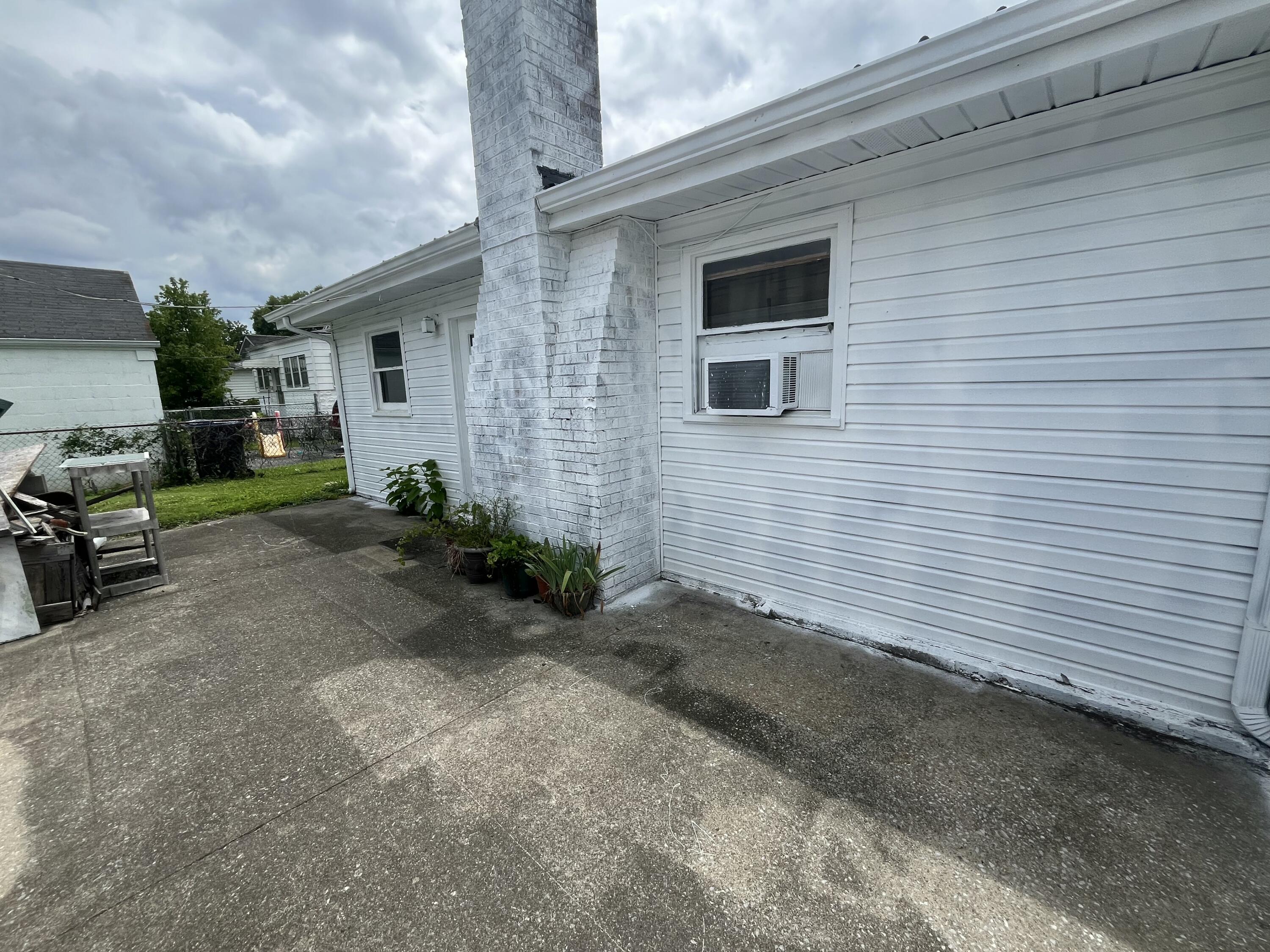 1720 Exeter Avenue Middlesboro, KY 40965 - Photo 18 of 46 IMG_0007
