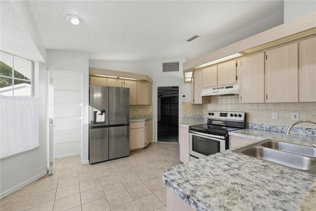 8968 Southwest 116th Place Road Ocala, FL 34481 - Photo 8 of 25 Gallery Image 8