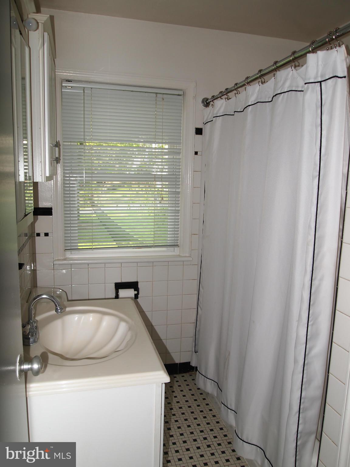 717 Tanley Road Silver Spring, MD 20904 - Photo 5 of 11 Bath