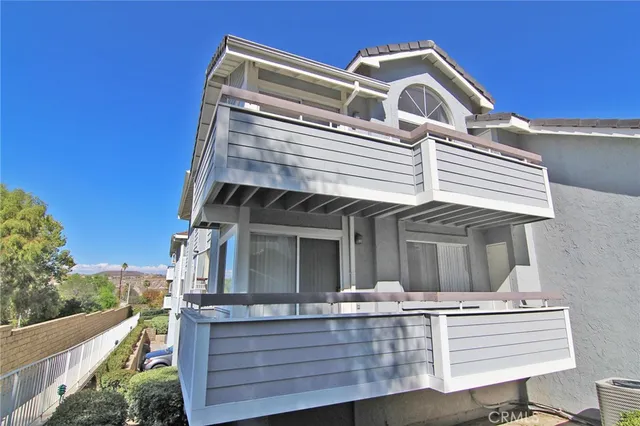 $445,000 | 26867 Claudette Street, Unit 118, Canyon Country, CA 91351