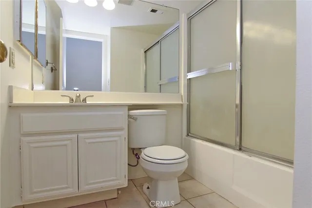 $445,000 | 26867 Claudette Street, Unit 118, Canyon Country, CA 91351