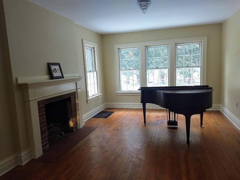 1060 East Pike Road Indiana, PA 15701 - Photo 2 of 18 Living Room