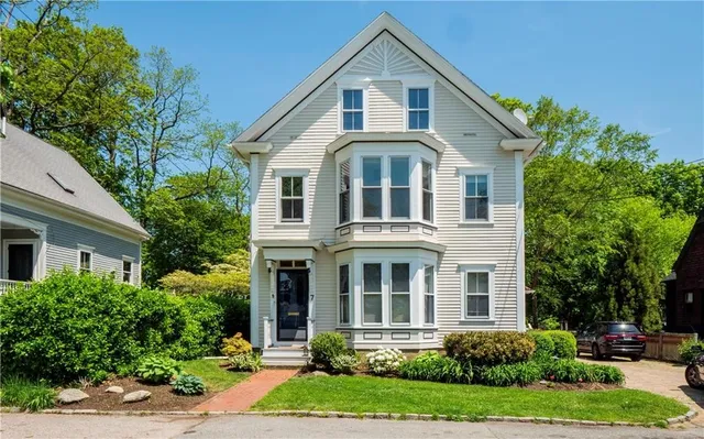 $2,300 | 7 Howe Street, Bristol, RI 02809