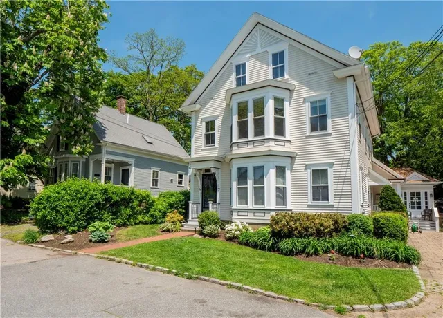 $2,300 | 7 Howe Street, Bristol, RI 02809