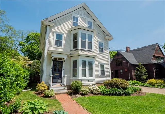 $2,300 | 7 Howe Street, Bristol, RI 02809