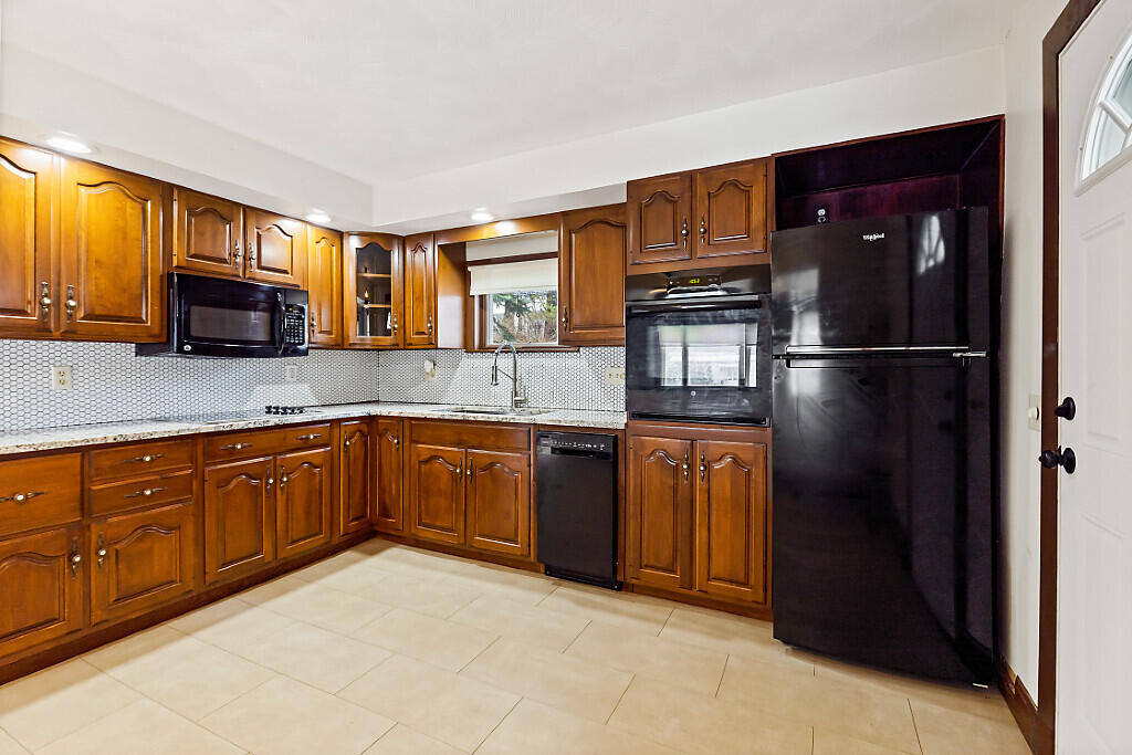 7 Collette Street Waterville, ME 04901 - Photo 10 of 54 Kitchen