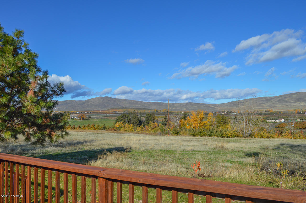 571 Cook Hill Road Yakima, WA 98908 - Photo 15 of 21 a view of mountain with lake view