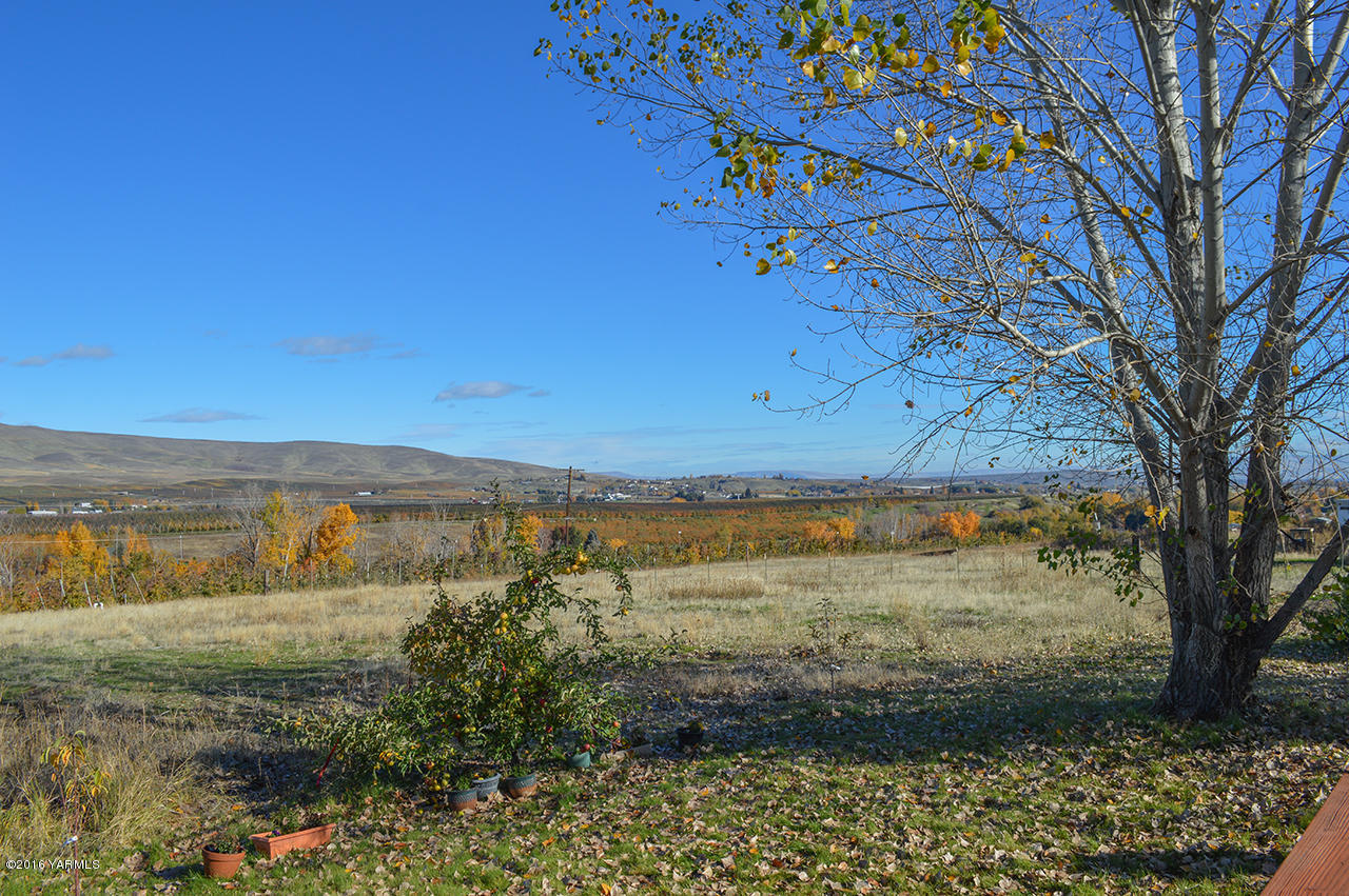 571 Cook Hill Road Yakima, WA 98908 - Photo 19 of 21 a view of lake with mountain