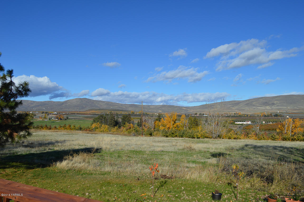571 Cook Hill Road Yakima, WA 98908 - Photo 20 of 21 a view of lake with mountain