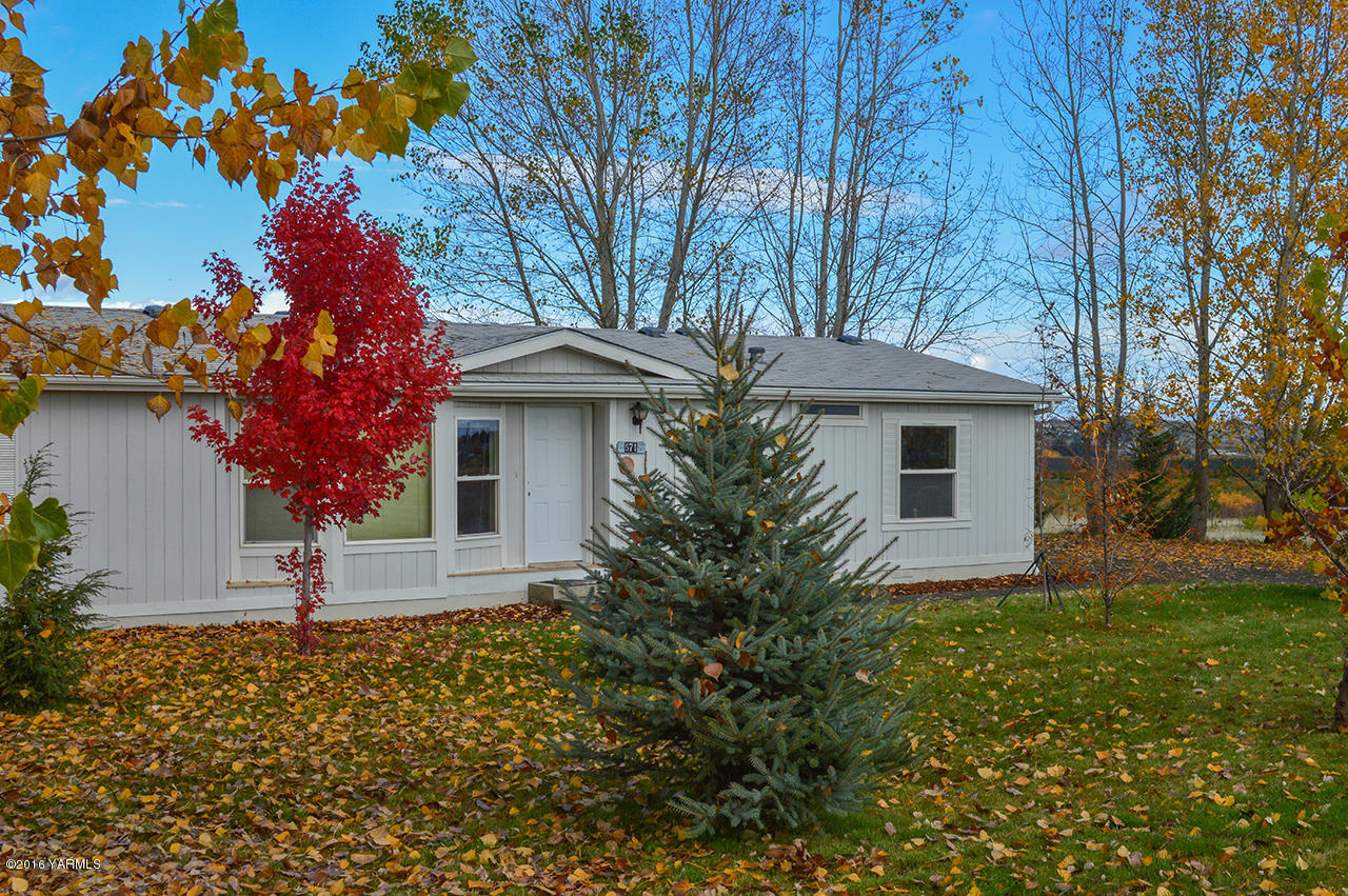 571 Cook Hill Road Yakima, WA 98908 - Photo 21 of 21 a front view of a house with a yard