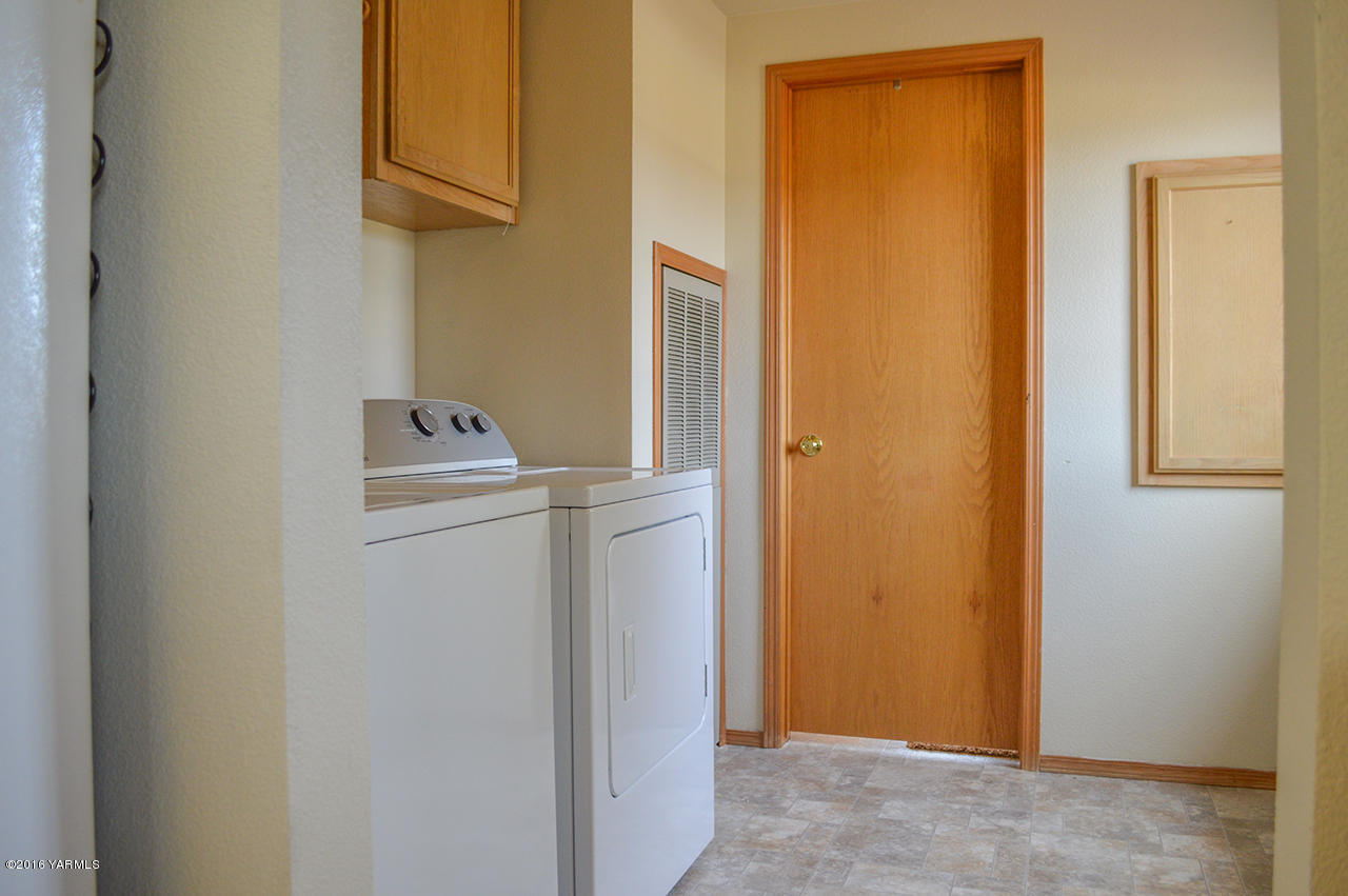 571 Cook Hill Road Yakima, WA 98908 - Photo 10 of 21 a view of a storage & utility room with closet