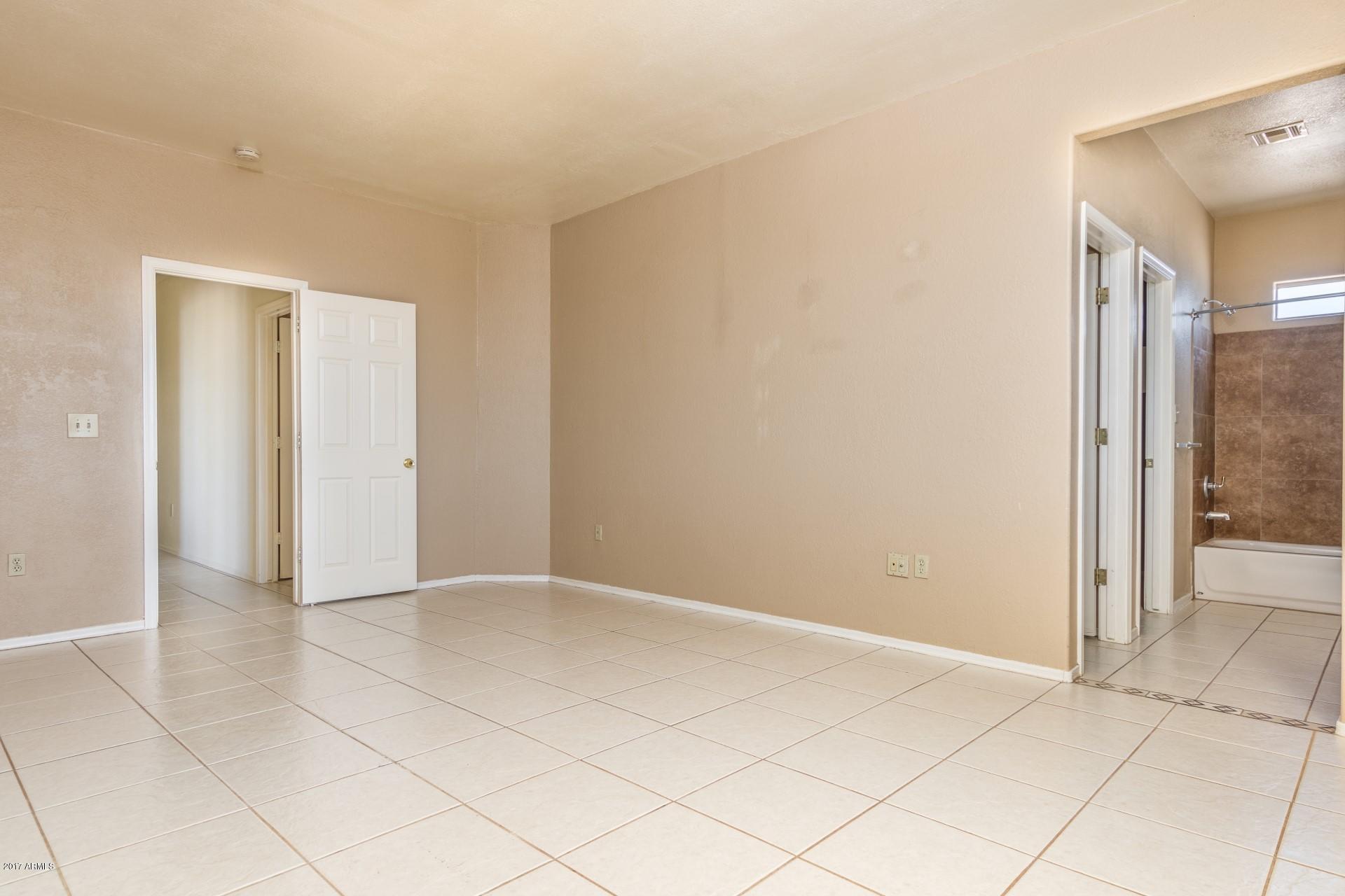 23027 West Montgomery Road Wittmann, AZ 85361 - Photo 13 of 29 0013-Montgomery (14)