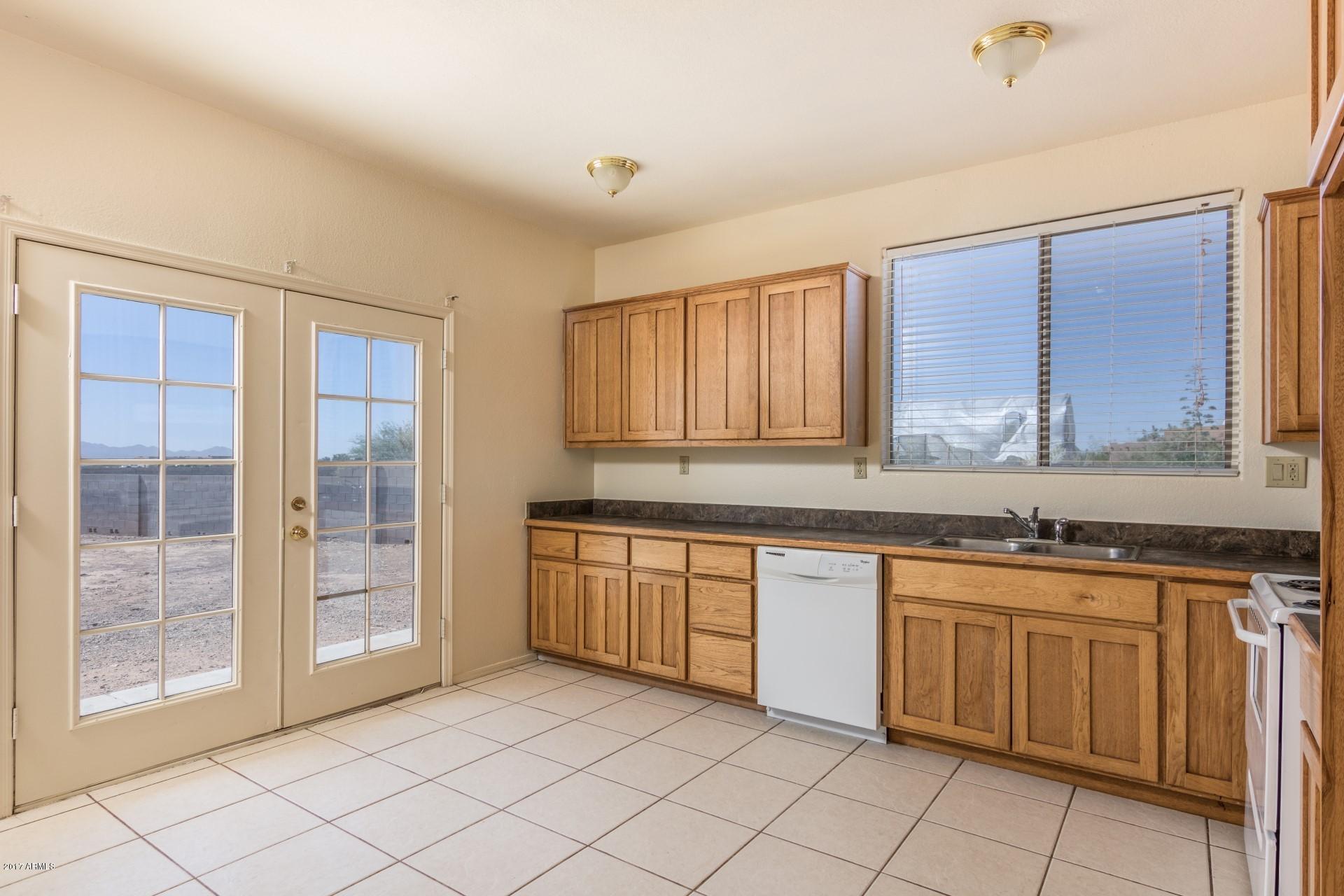 23027 West Montgomery Road Wittmann, AZ 85361 - Photo 16 of 29 0016-Montgomery (17)