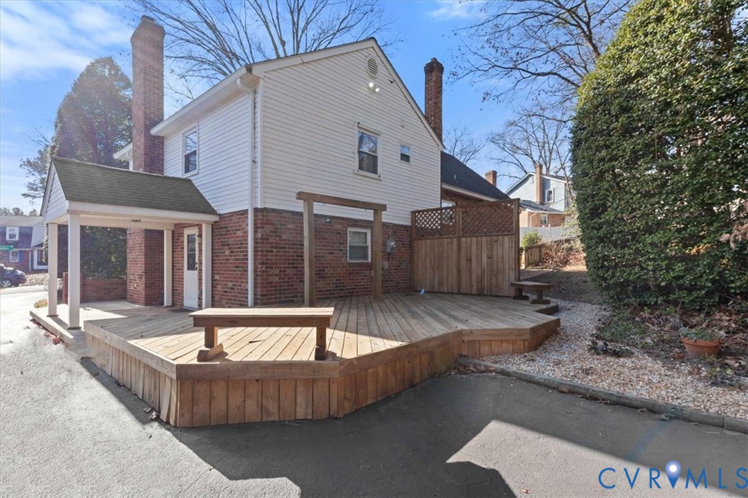 2502 Landon Road Richmond, VA 23294 - Photo 5 of 26 a view of a house with a tub and wooden fence