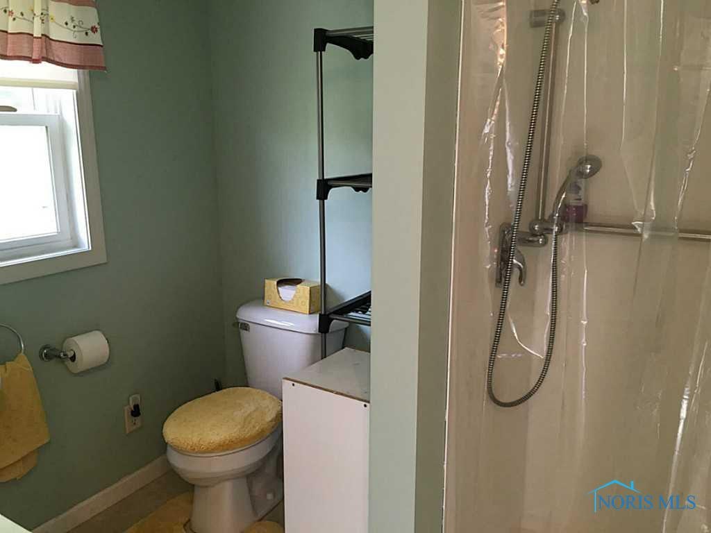 20247 Switzer Road Defiance, OH 43512 - Photo 12 of 17 Master Bath/Spa.
