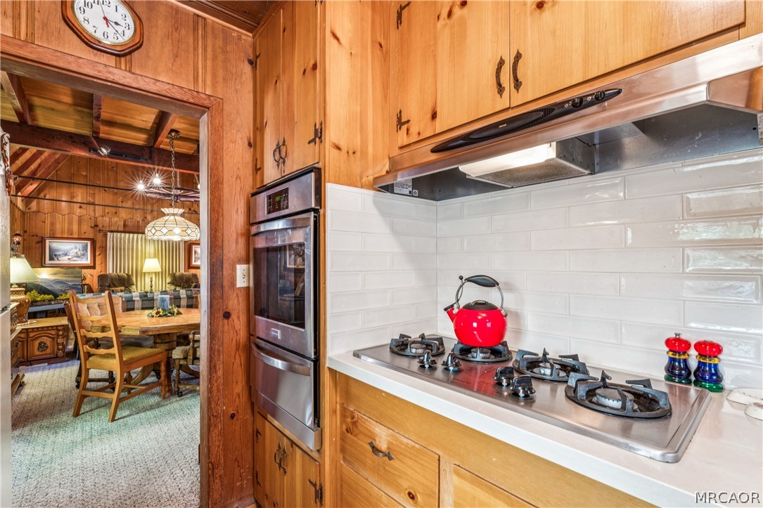 404 Hillside Road Lake Arrowhead, CA 92352 - Photo 11 of 30