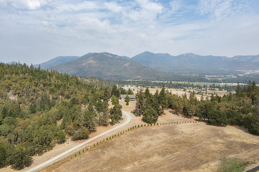 13245 Water Gap Road Williams, OR 97544 - Photo 36 of 45 37