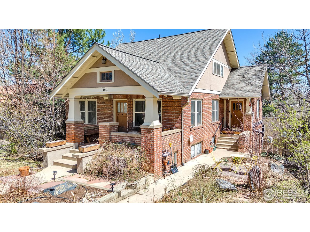 a house view with a outdoor space