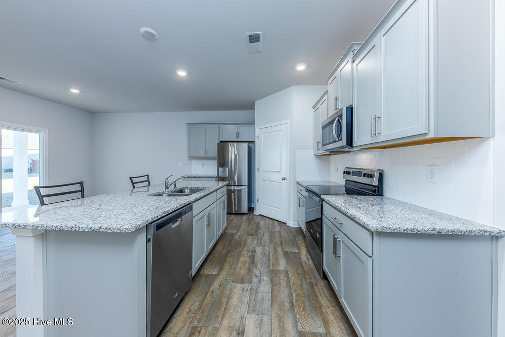 419 Frida Road New Bern, NC 28560 - Photo 6 of 31 Kitchen with island