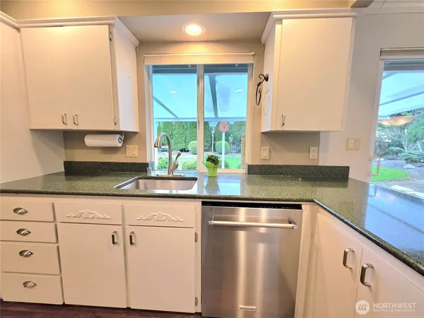 $2,850 | 296 Edinburgh Drive, Camano Island, WA 98282