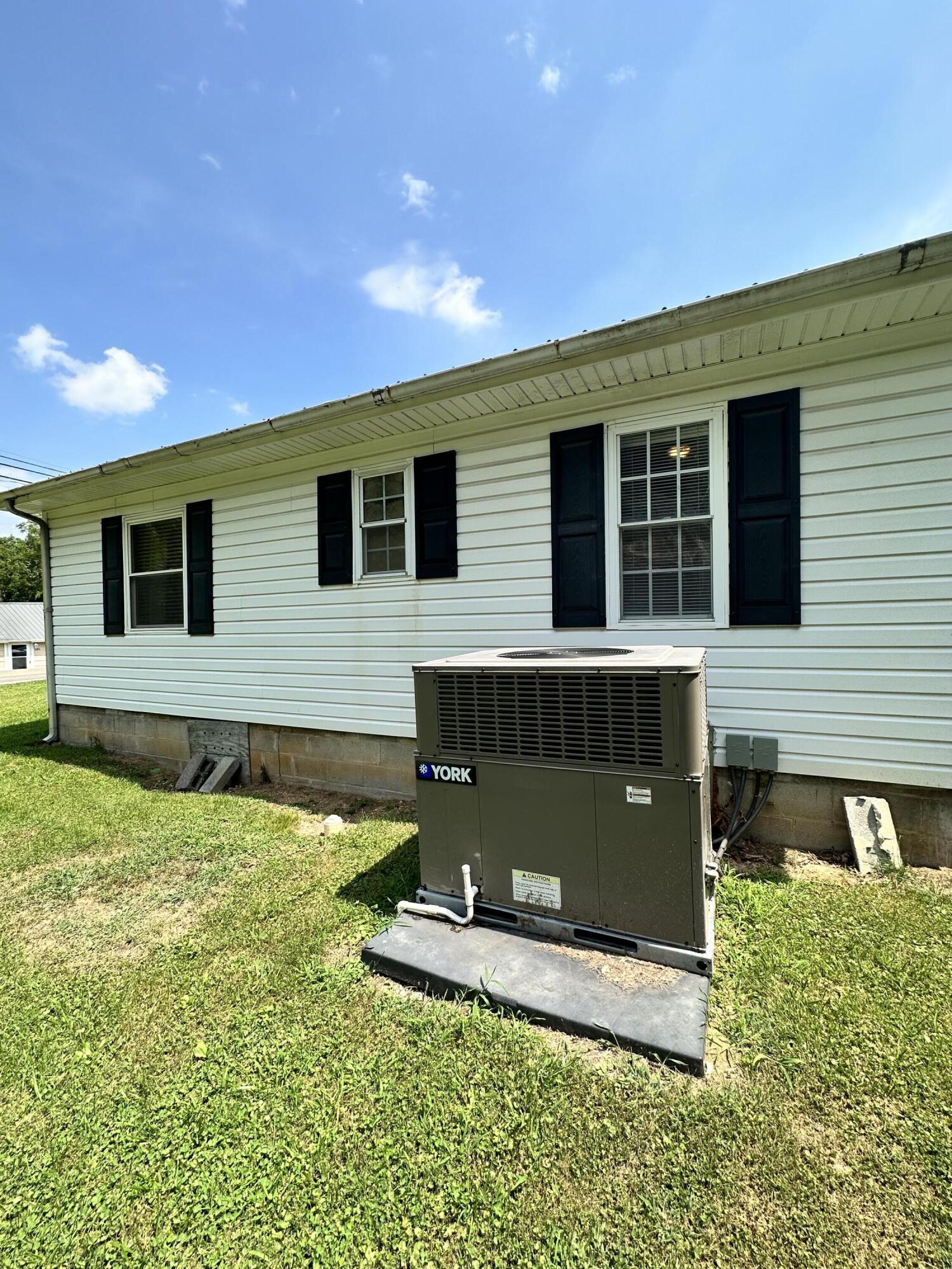 1741 Granby Road Kingsport, TN 37660 - Photo 8 of 36 IMG_2453
