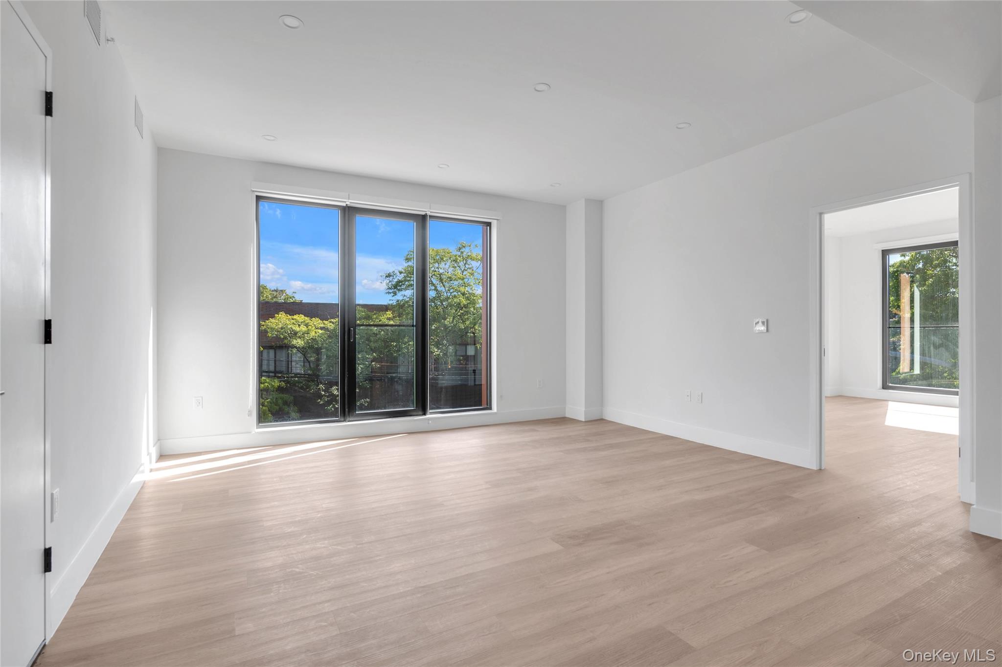108 Middle Neck Road, Unit 3E Great Neck, NY 11021 - Photo 4 of 9