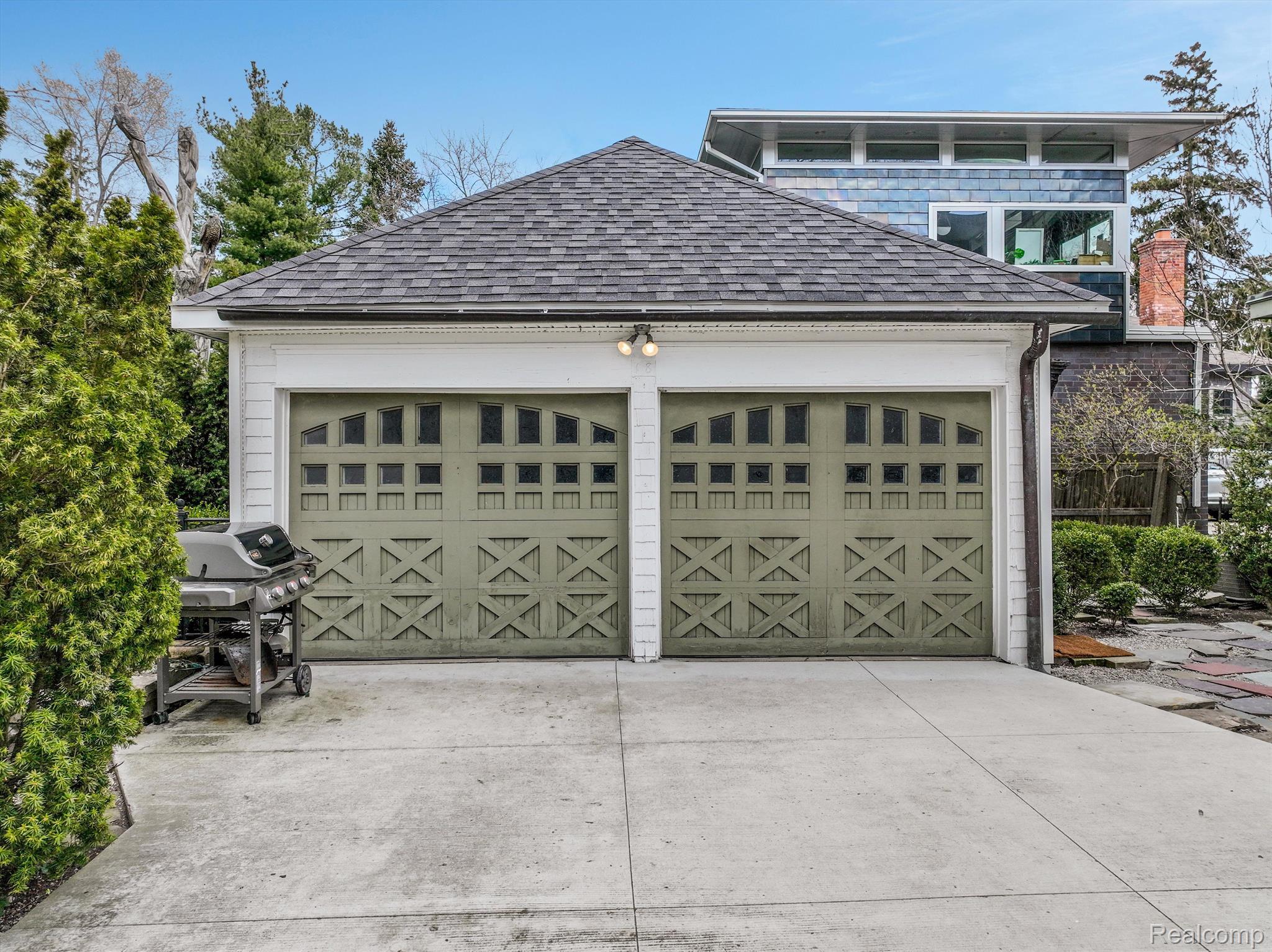 18 Ridge Road Pleasant Ridge, MI 48069 - Photo 50 of 54 2 car garage, note door details