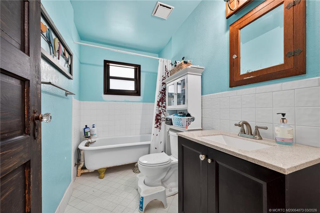 3548 Seminole Road Fort Pierce, FL 34951 - Photo 9 of 23 Adorable guest bath