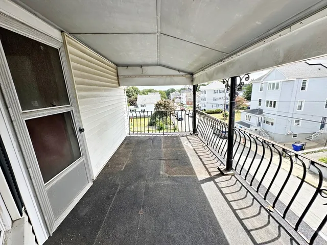 $2,050 | 528 Lawton Street, Unit 3, Fall River, MA 02721