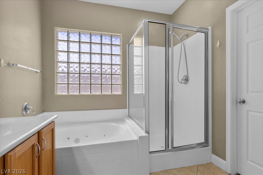 2627 Dirleton Place Henderson, NV 89044 - Photo 22 of 42 Separate Tub and shower in the Primary Bathroom