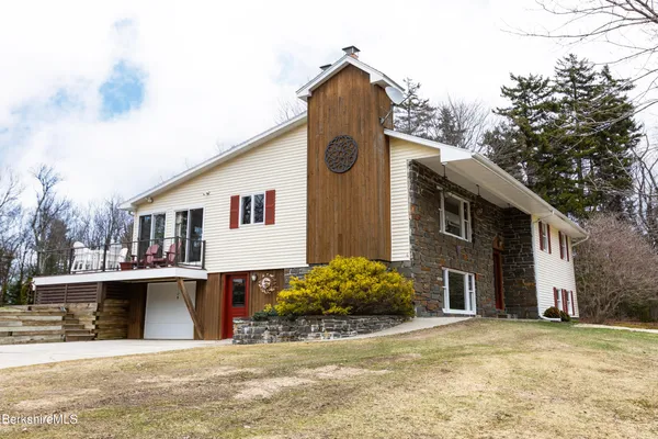 $699,500 | 4 Birch Hill Road, Peru, MA 01235
