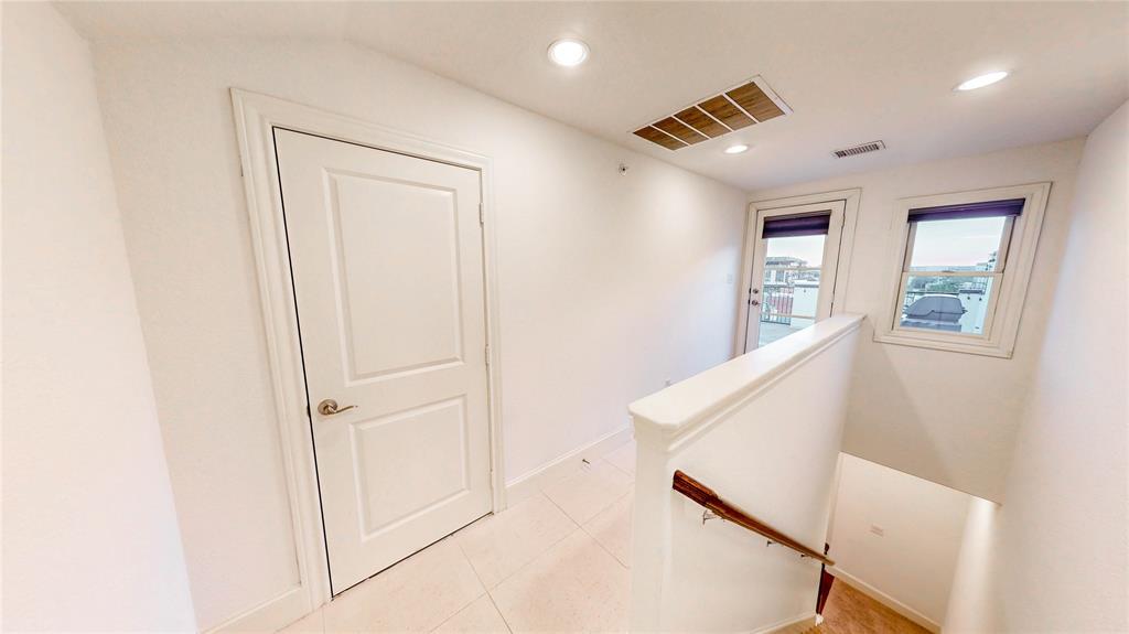 620 South Pearl Expressway Dallas, TX 75201 - Photo 22 of 33 a view of a hallway with workspace