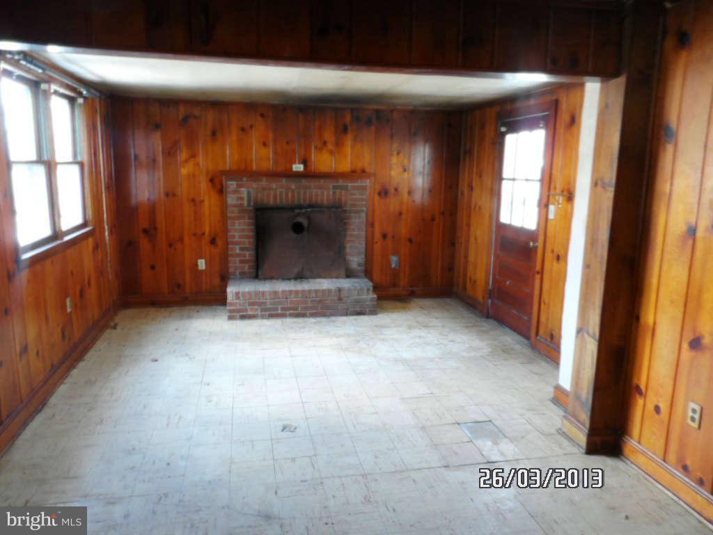 12365 Rixeyville Road Culpeper, VA 22701 - Photo 7 of 11 Living Room